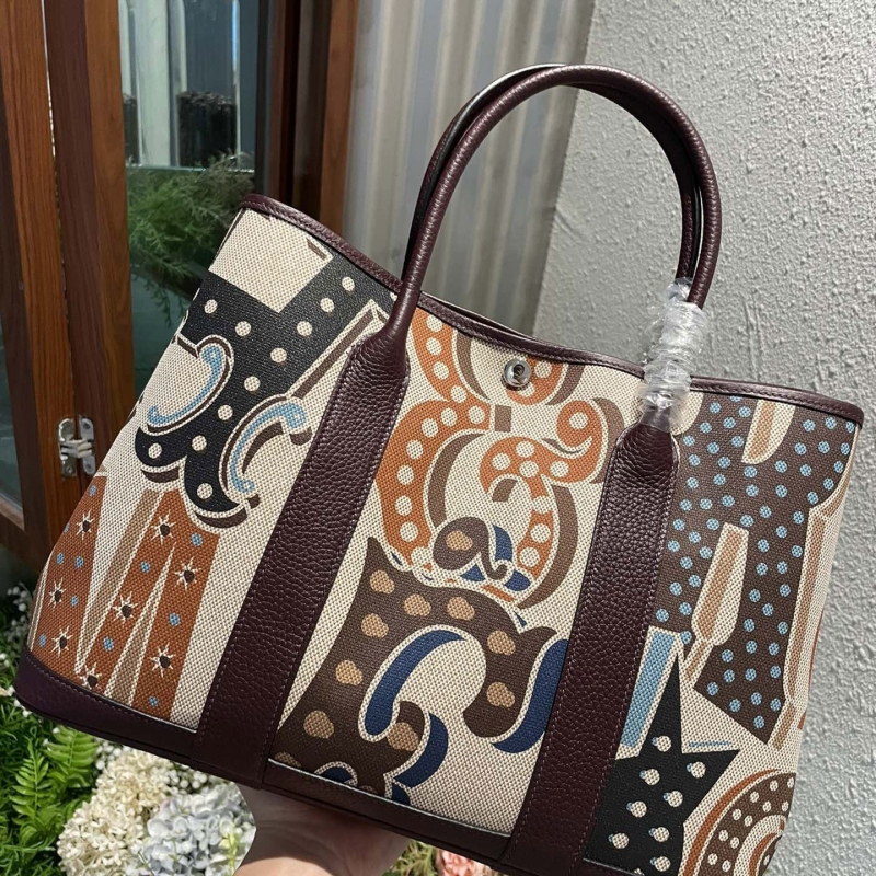 H**mes shopping bags